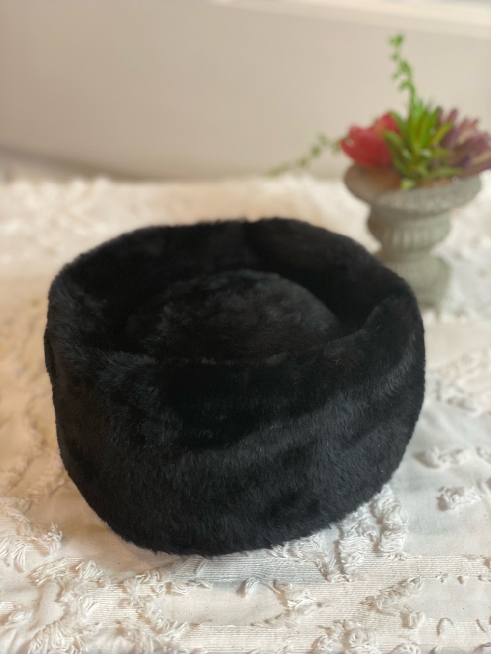 Vintage Women's Black Faux Fur Pillbox Hat - Classic Winter Accessory